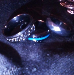 Men's rings very nice worn 4- timessize 11 and 13